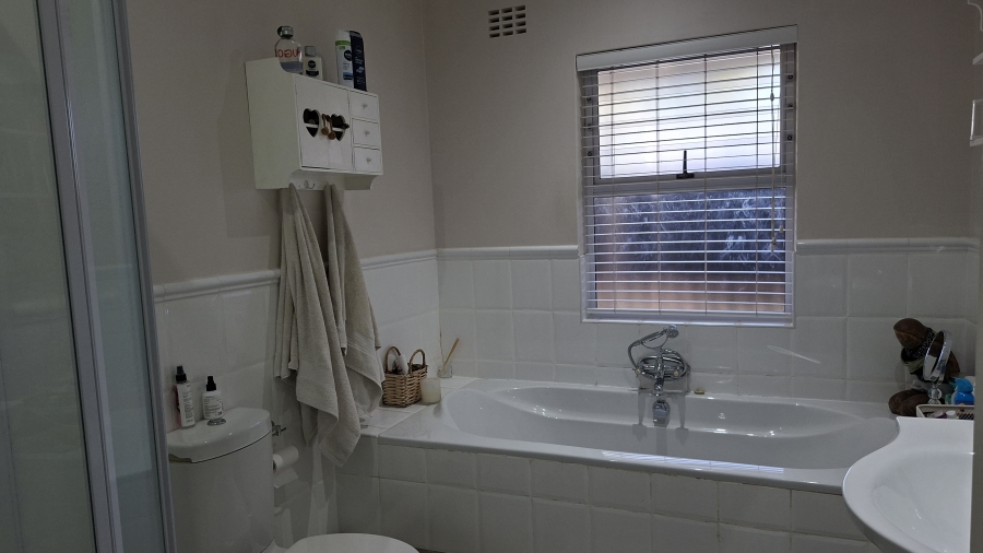 4 Bedroom Property for Sale in Gonubie Eastern Cape